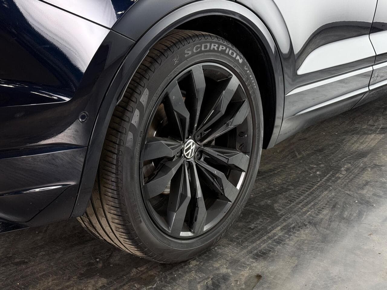 Volkswagen Touareg thumbnail Wheel