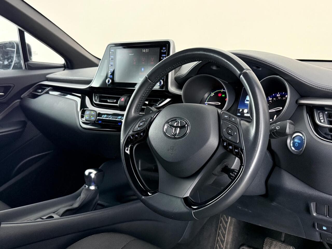 Toyota C-HR thumbnail Steering Wheel