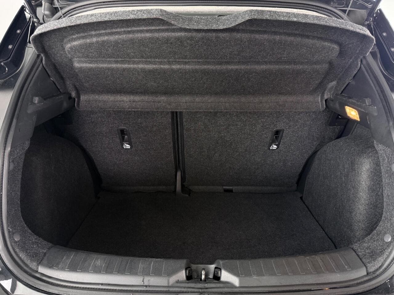 Nissan Micra thumbnail Boot