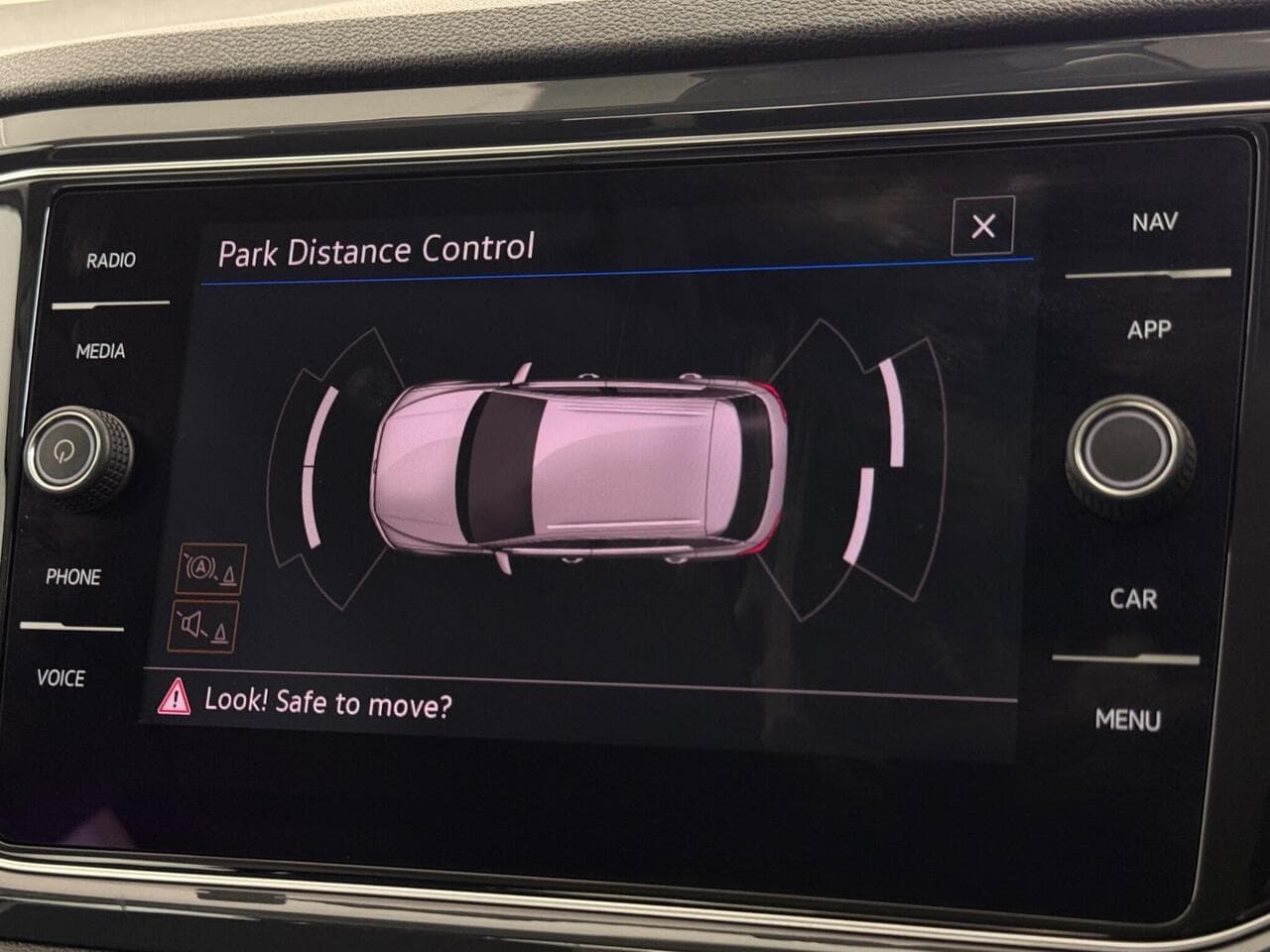 Volkswagen T-Roc thumbnail Infotainment System