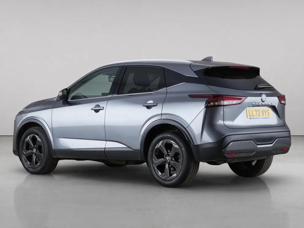 Nissan Qashqai thumbnail Rear Left
