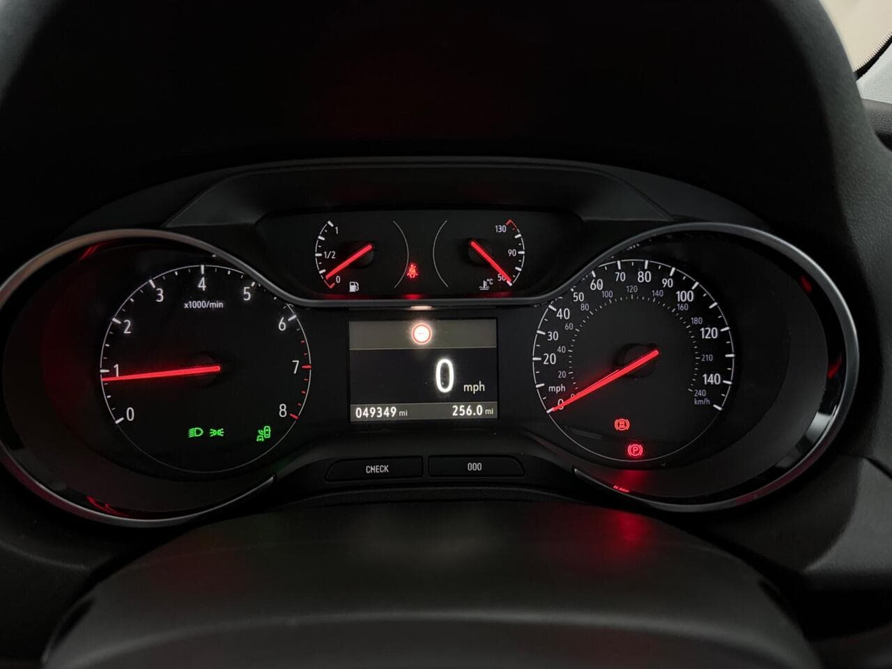 Vauxhall Grandland X thumbnail Driver Instruments