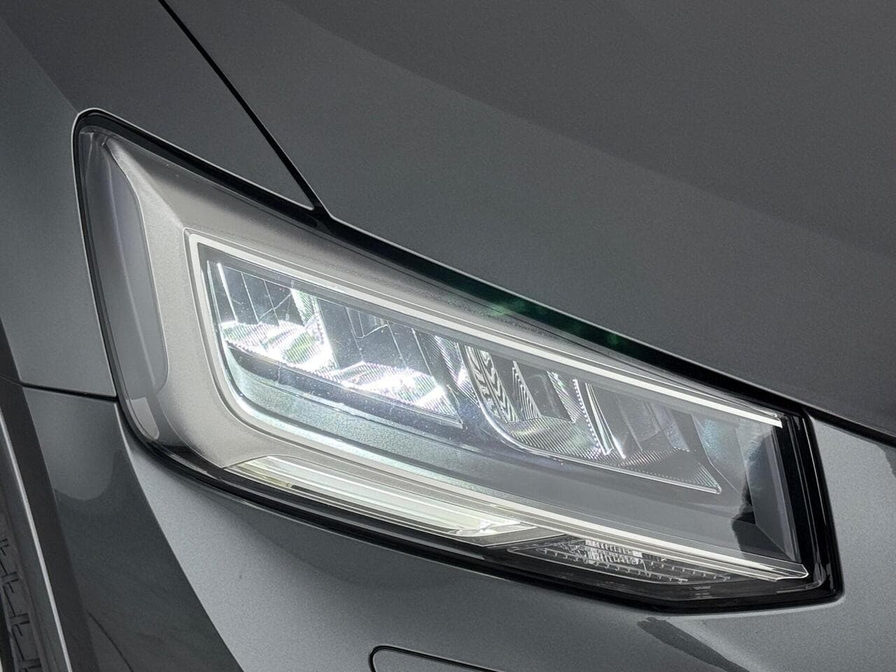 Audi Q2 thumbnail Lights Front
