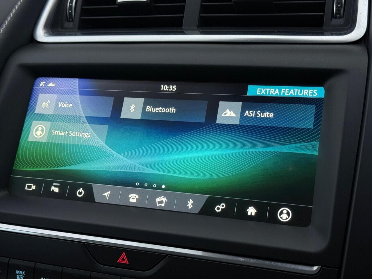 Jaguar E-PACE thumbnail Infotainment System