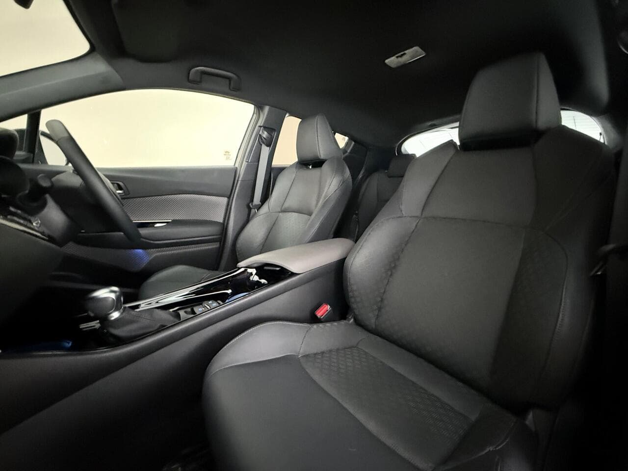 Toyota C-HR thumbnail Seat Front Passenger