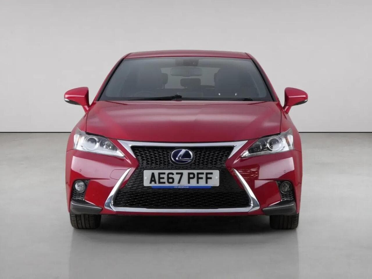 Lexus CT thumbnail Front