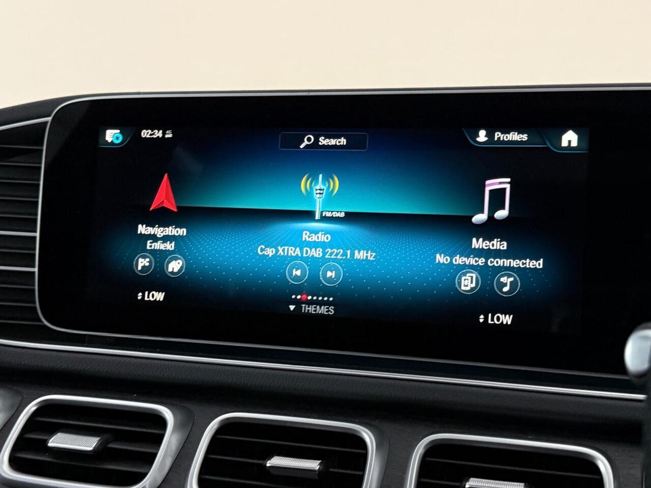 Mercedes-Benz GLE thumbnail Infotainment System