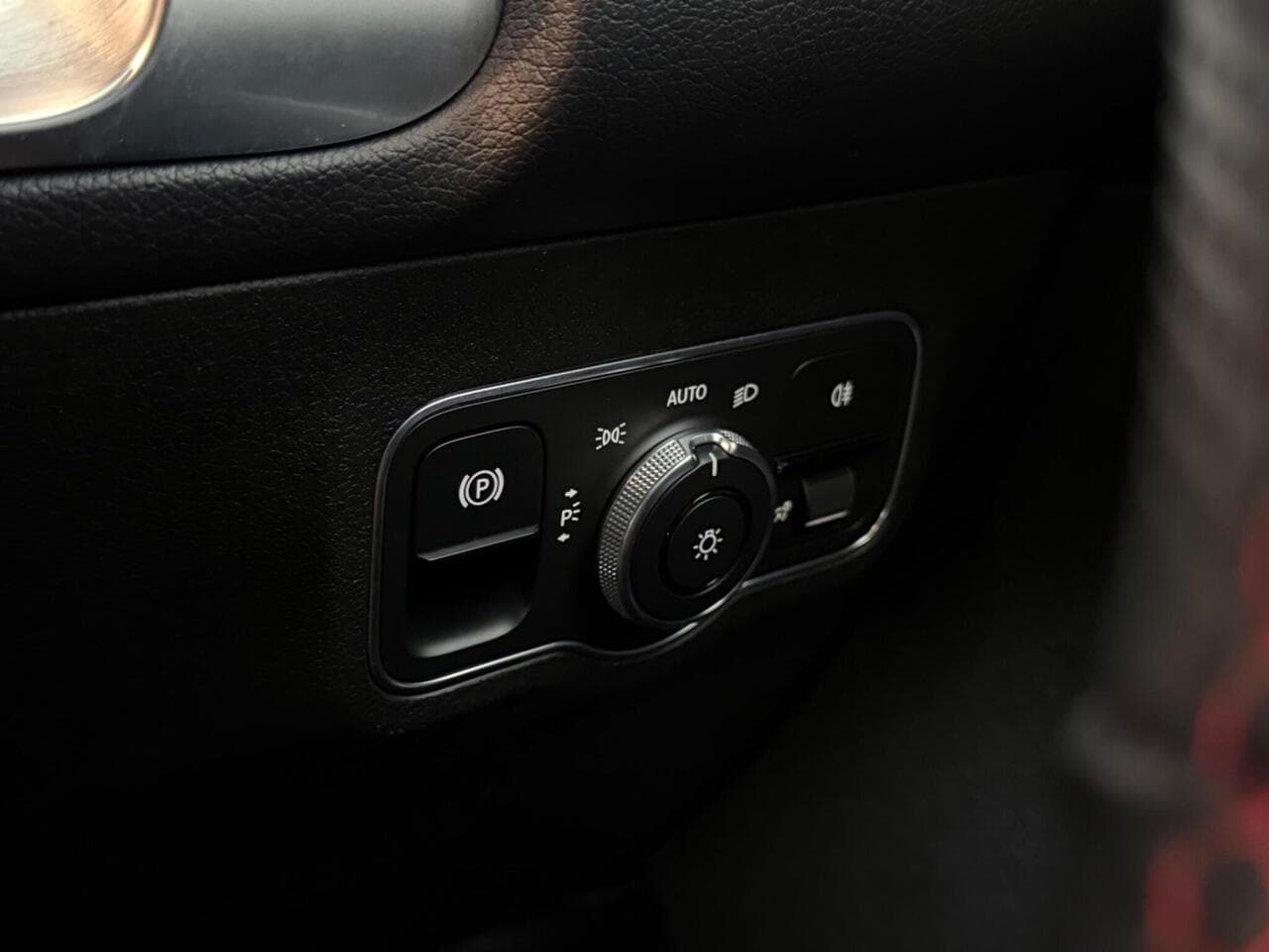 Mercedes-Benz GLB thumbnail Misc Controls