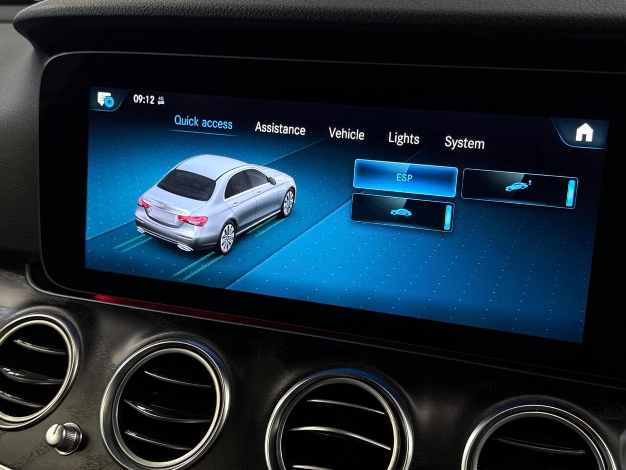 Mercedes-Benz E Class thumbnail Infotainment System