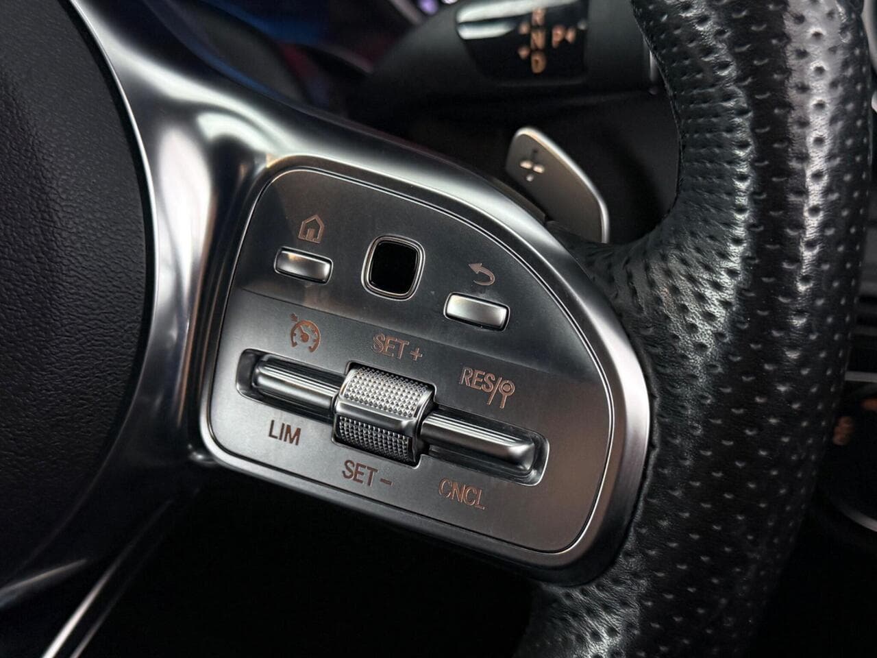 Mercedes-Benz GLC thumbnail Misc Controls