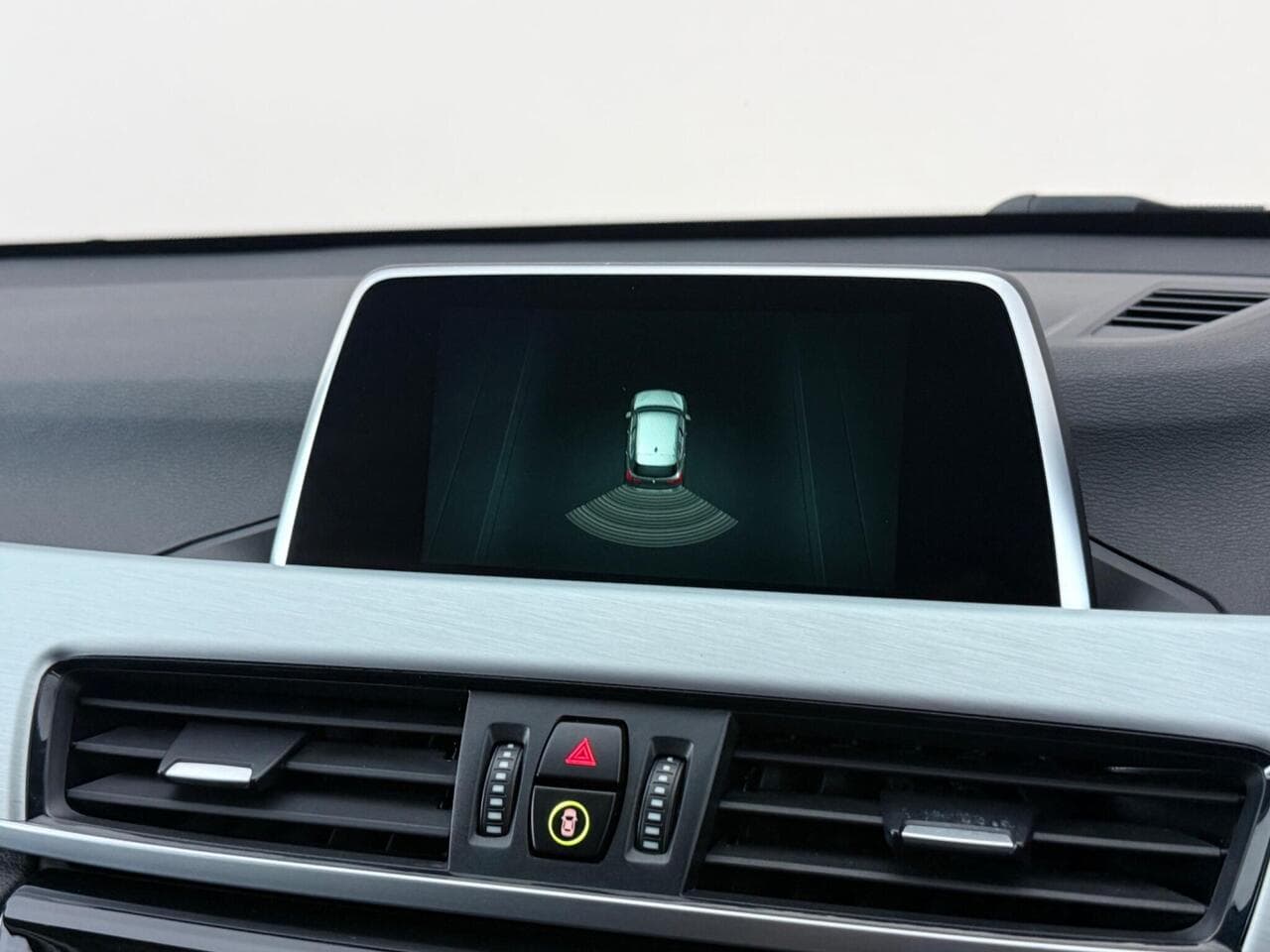 BMW X1 thumbnail Infotainment System