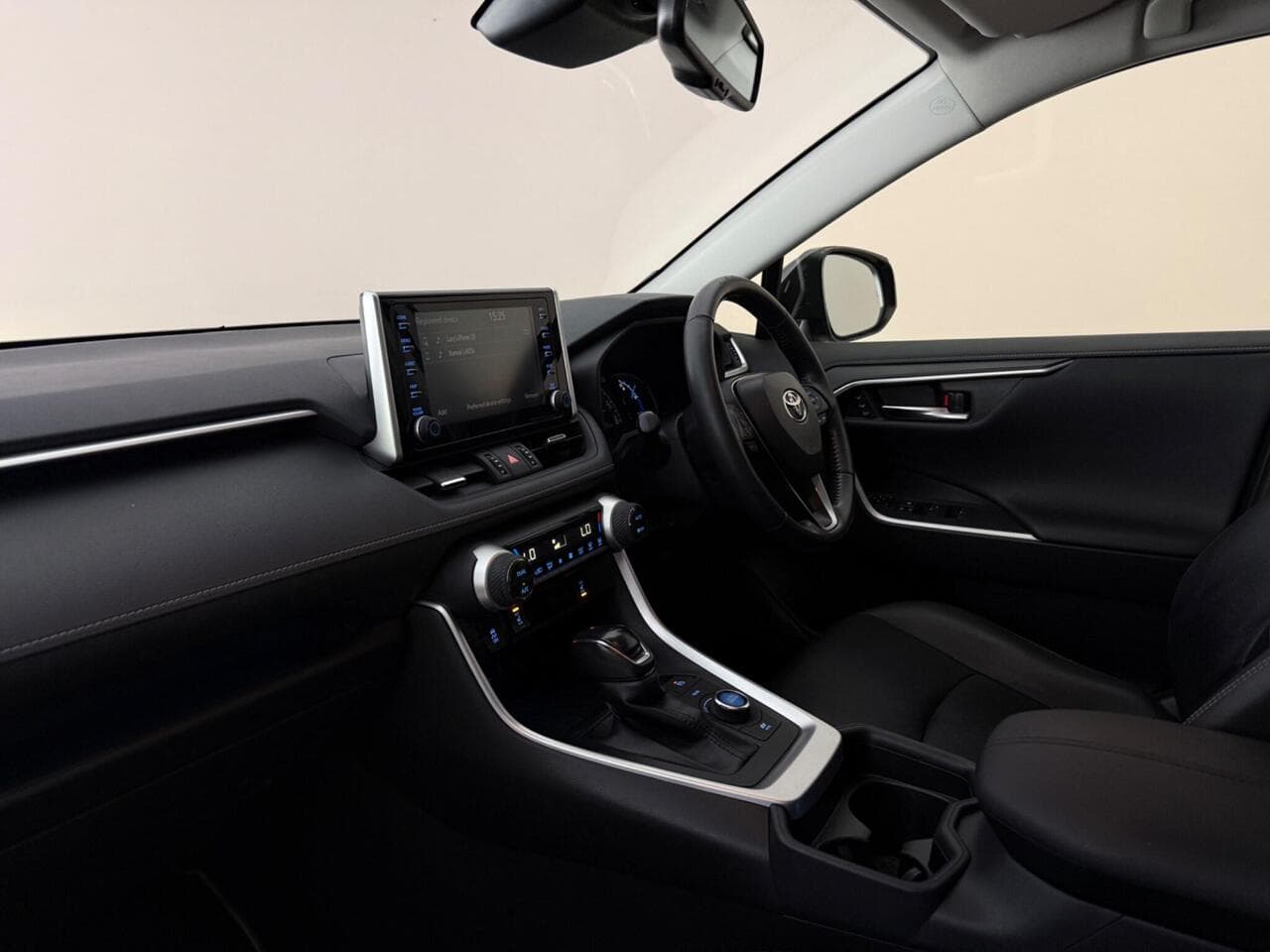 Toyota RAV4 thumbnail Interior Front