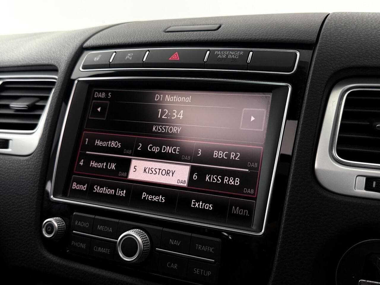 Volkswagen Touareg thumbnail Infotainment System