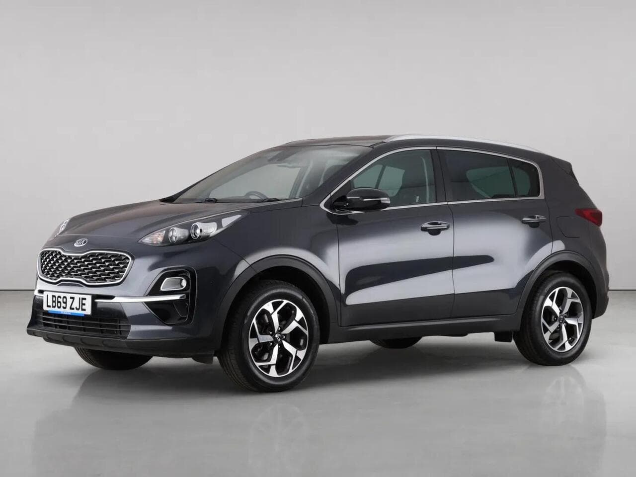 Kia Sportage thumbnail Front Left