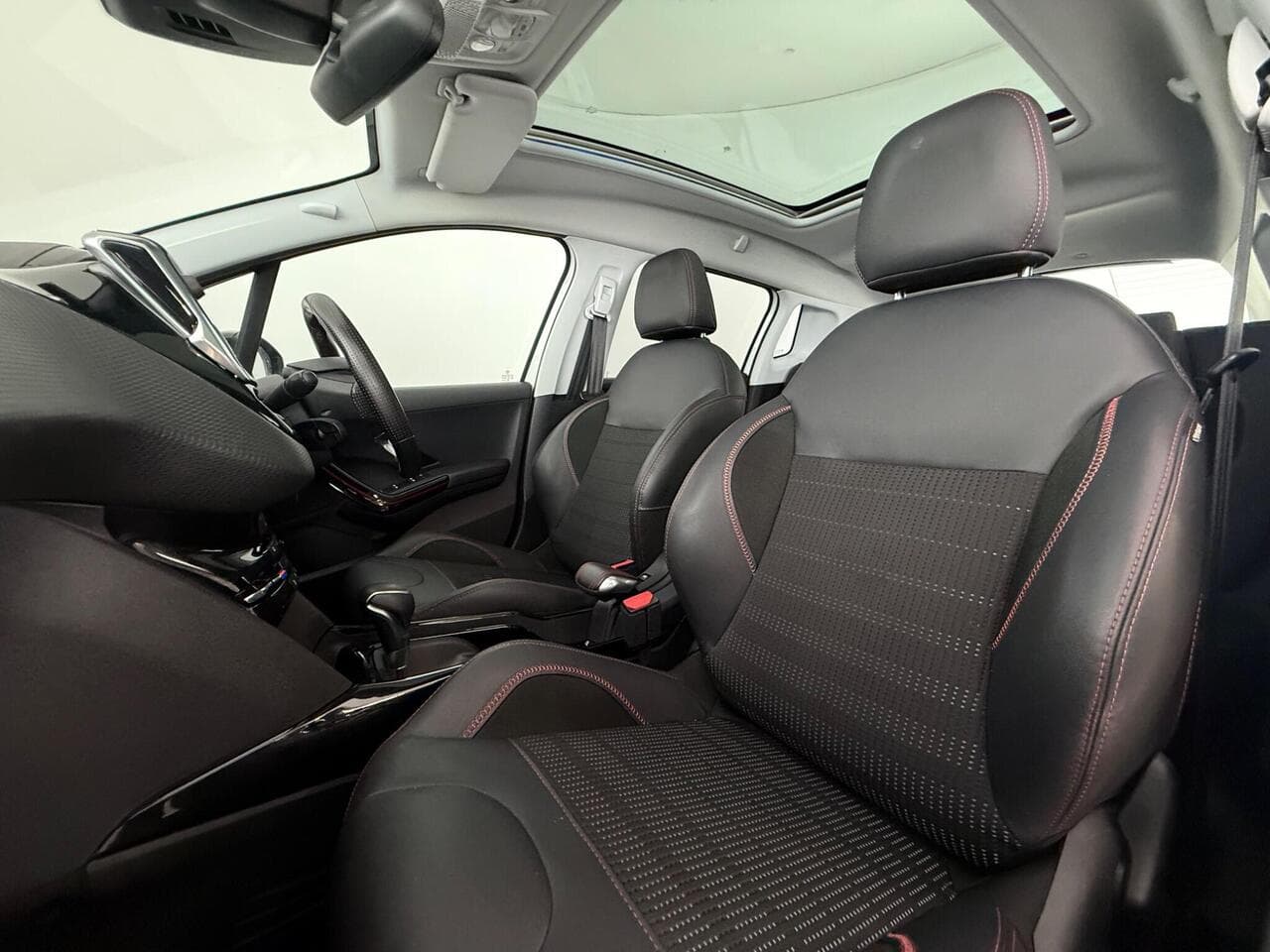 Peugeot 2008 thumbnail Seat Front Passenger