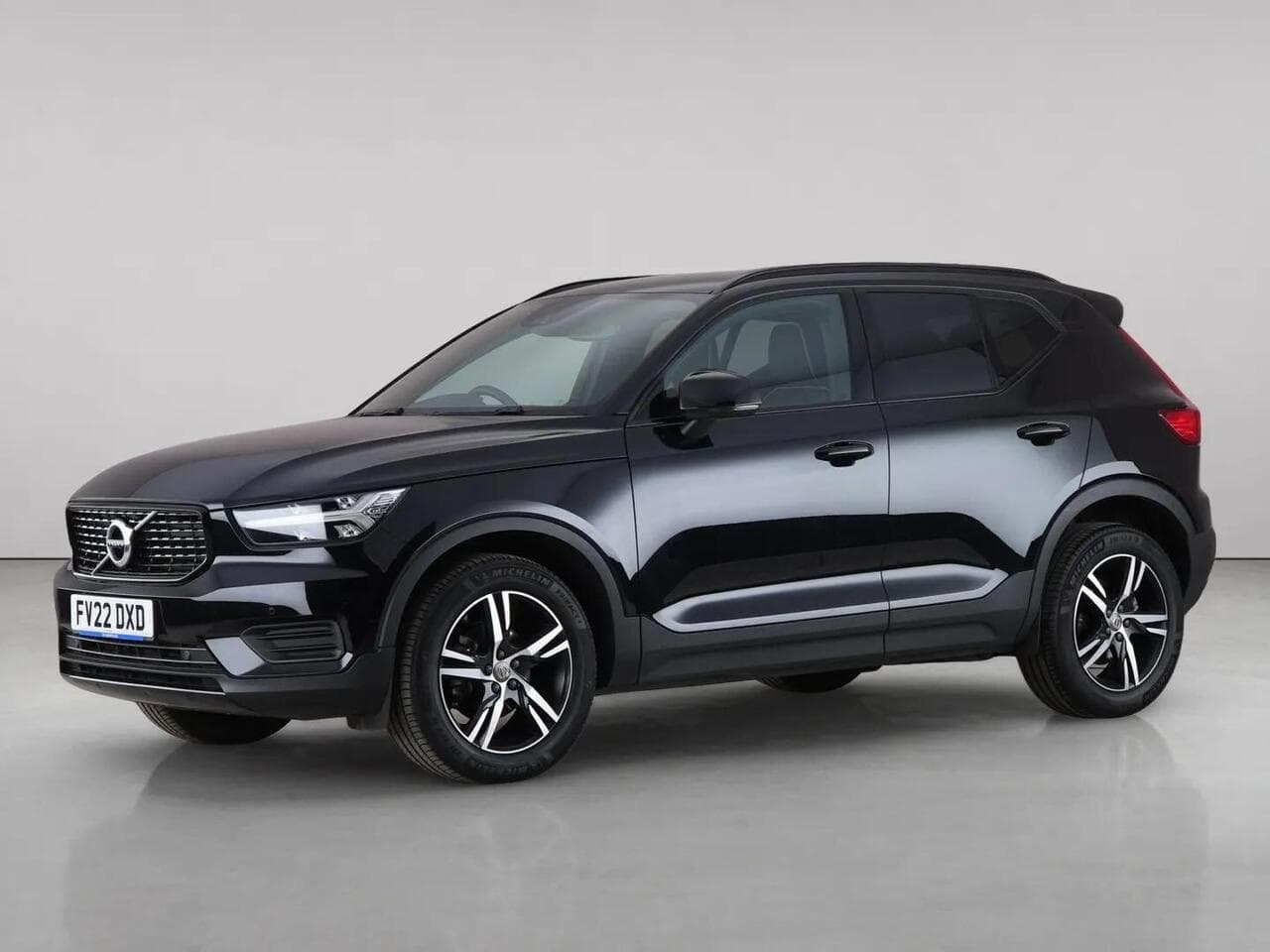 Volvo XC40 thumbnail Front Left