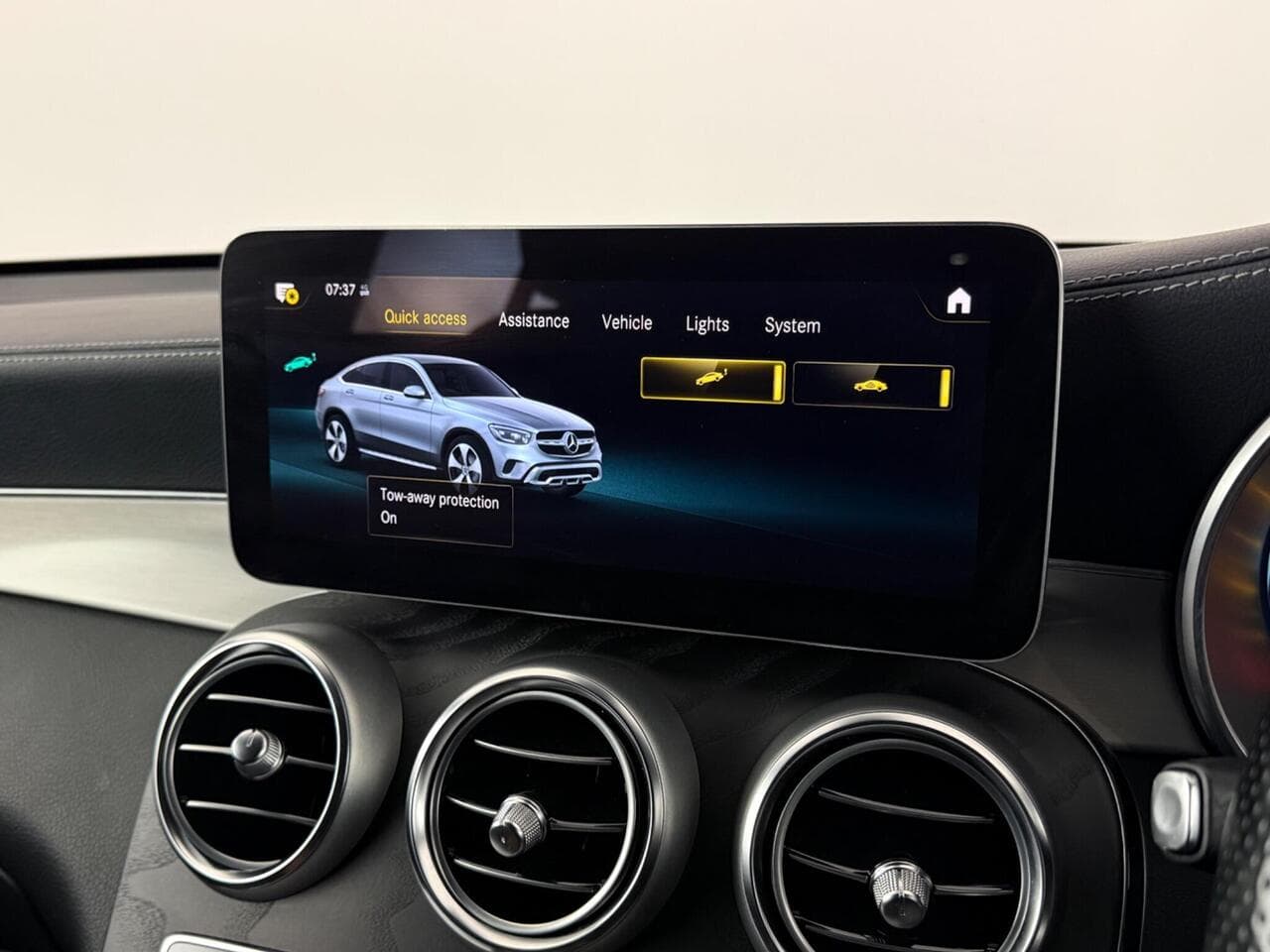 Mercedes-Benz GLC thumbnail Infotainment System