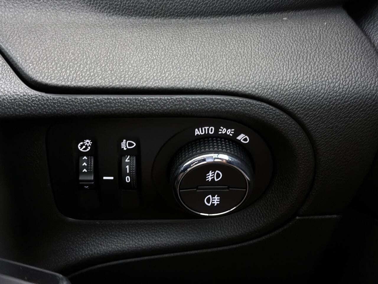 Vauxhall Grandland X thumbnail Misc Controls
