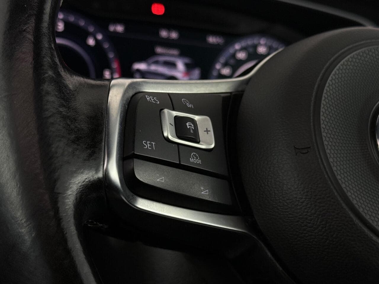 Volkswagen Tiguan thumbnail Misc Controls