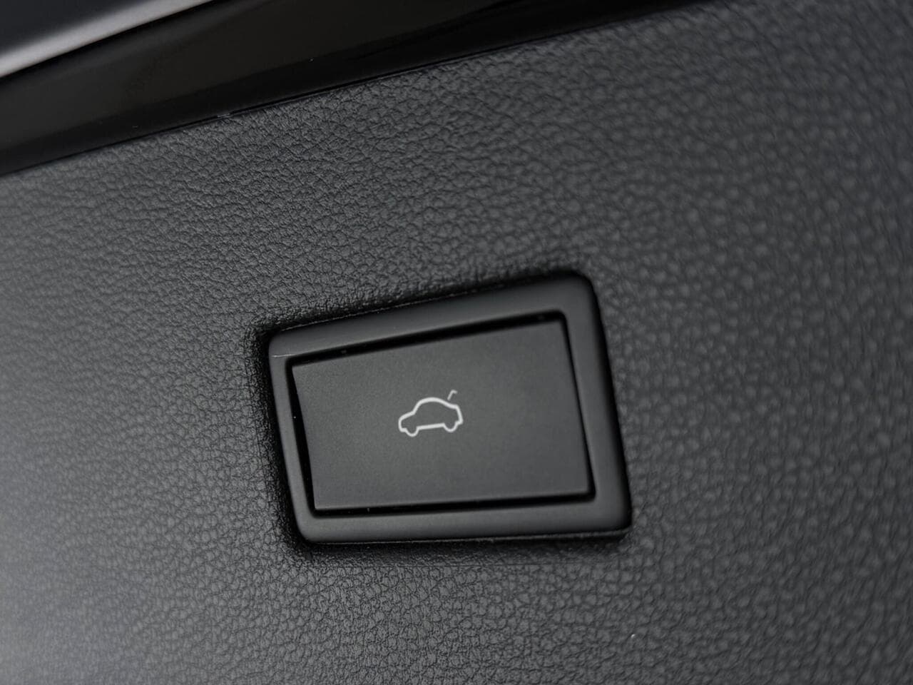 Volkswagen Tiguan thumbnail Misc Controls