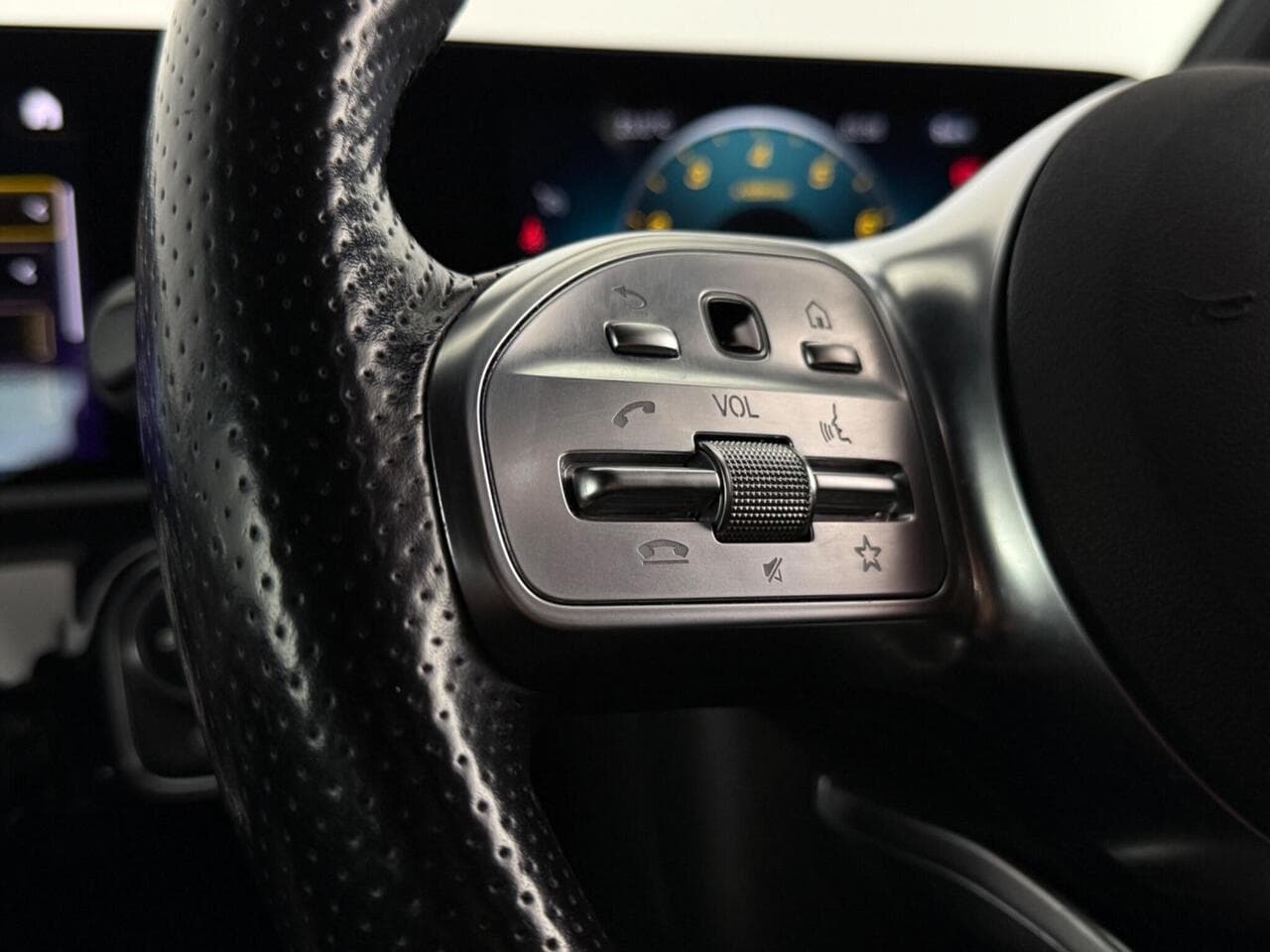 Mercedes-Benz A Class thumbnail Misc Controls