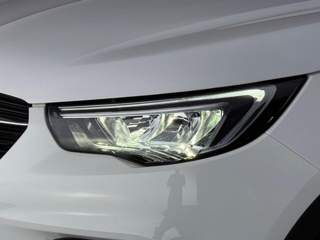 Vauxhall Grandland X thumbnail Lights Front