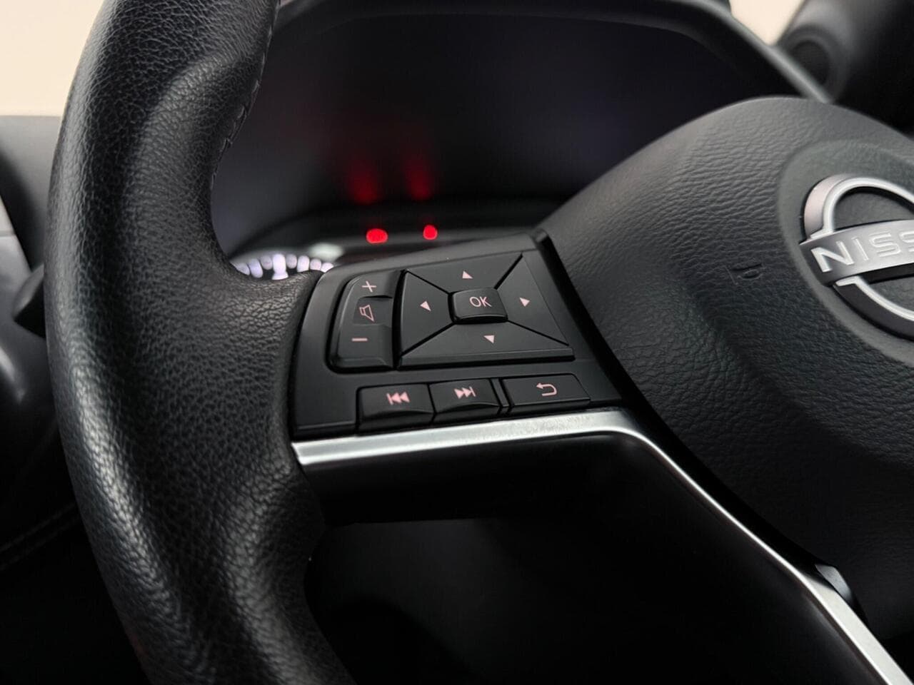 Nissan Juke thumbnail Misc Controls