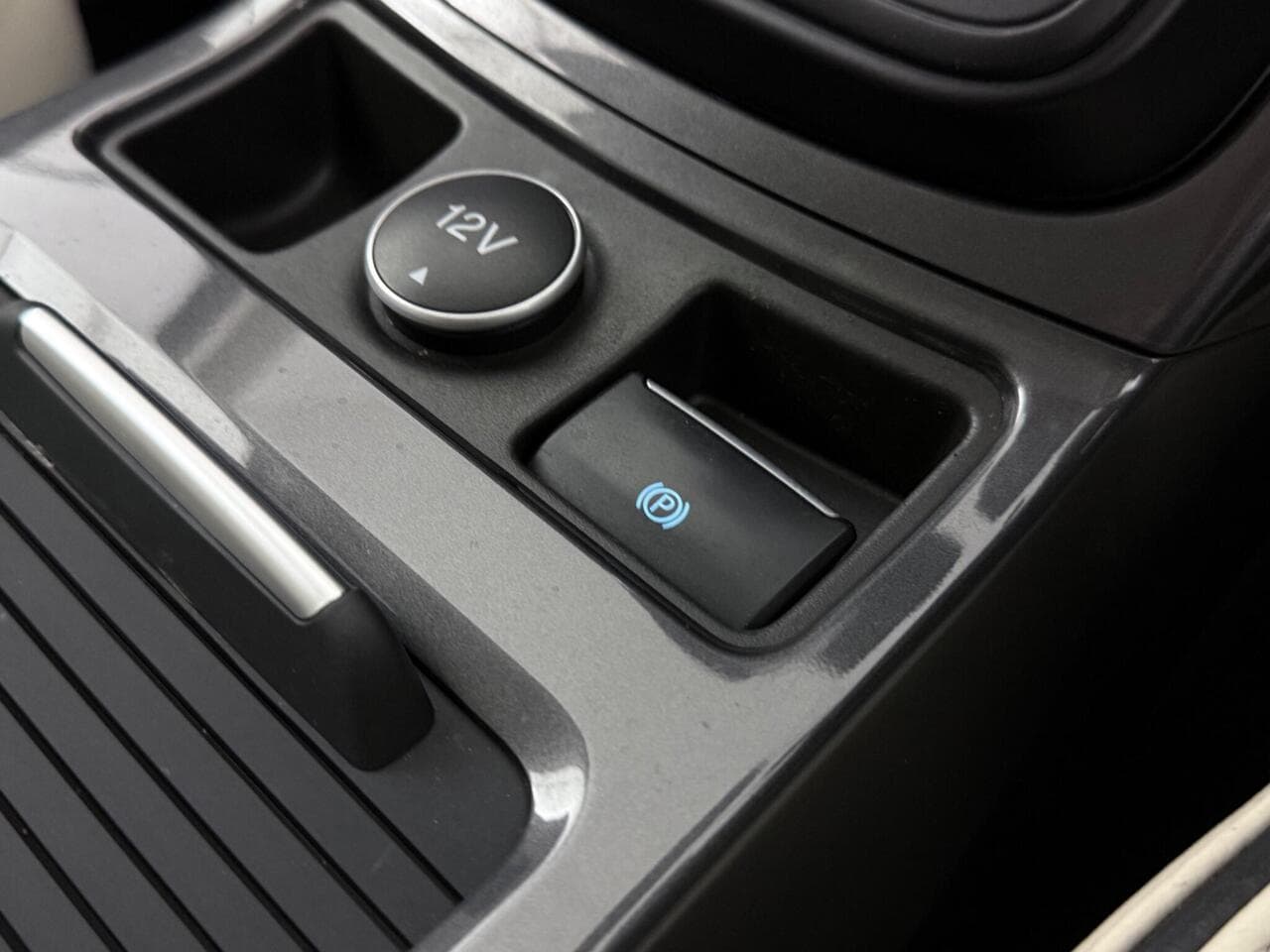 Ford Kuga thumbnail Misc Controls