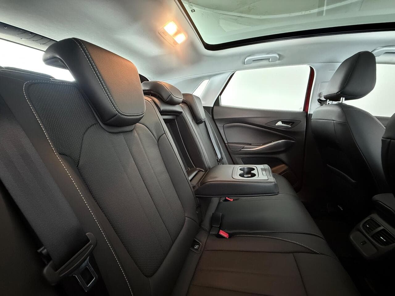 Vauxhall Grandland X thumbnail Seats Rear