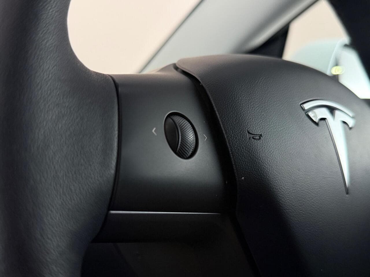 Tesla Model 3 thumbnail Misc Controls