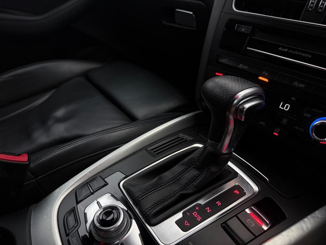 Audi Q5 thumbnail Interior Front