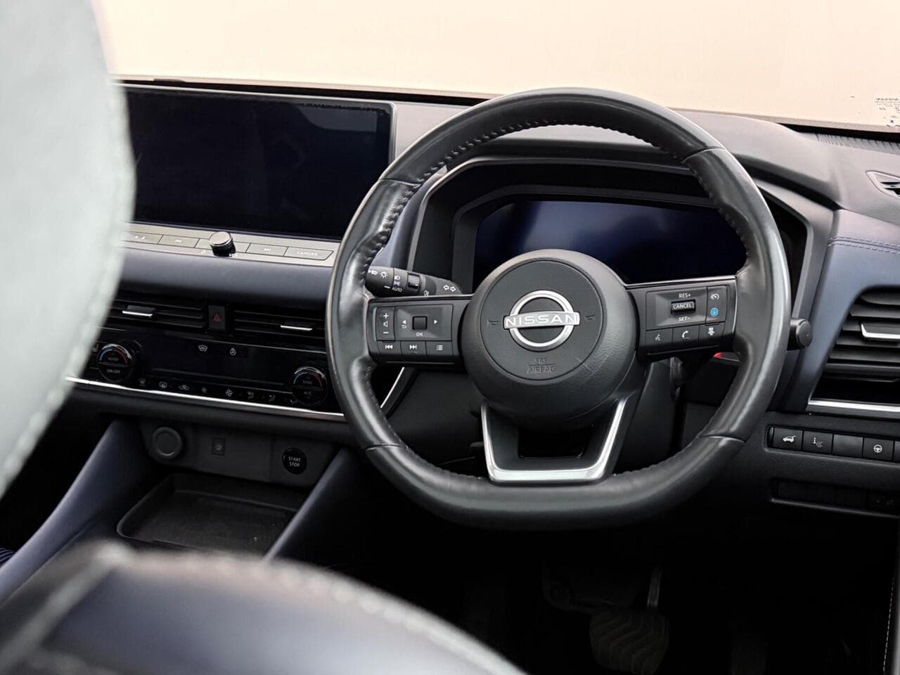 Nissan Qashqai thumbnail Steering Wheel