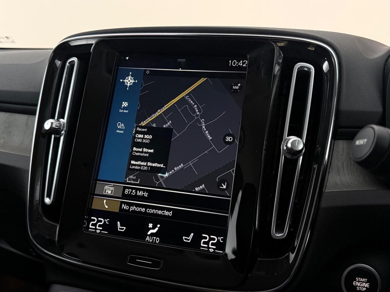 Volvo XC40 thumbnail Infotainment System