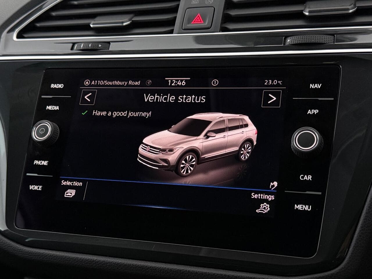 Volkswagen Tiguan thumbnail Infotainment System