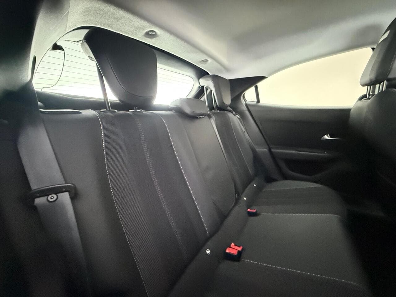 Vauxhall Mokka thumbnail Seats Rear