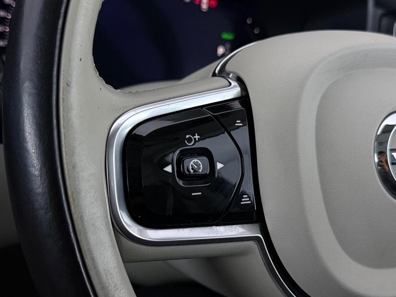 Volvo XC60 thumbnail Misc Controls