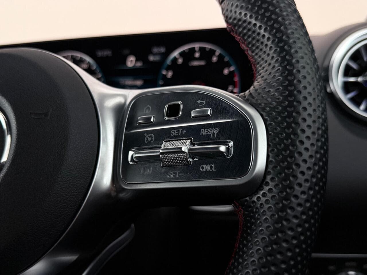 Mercedes-Benz GLB thumbnail Misc Controls