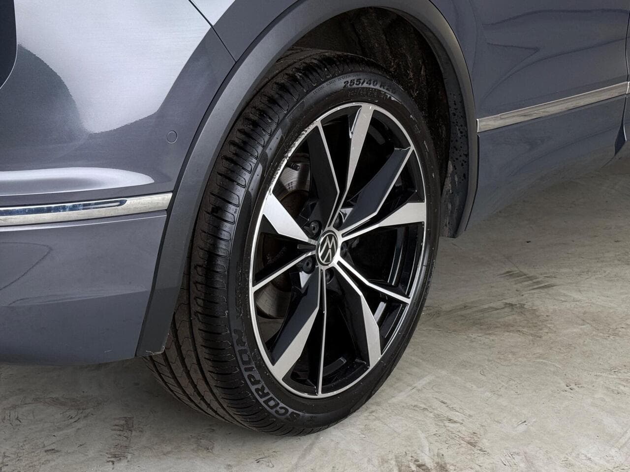 Volkswagen Tiguan thumbnail Wheel