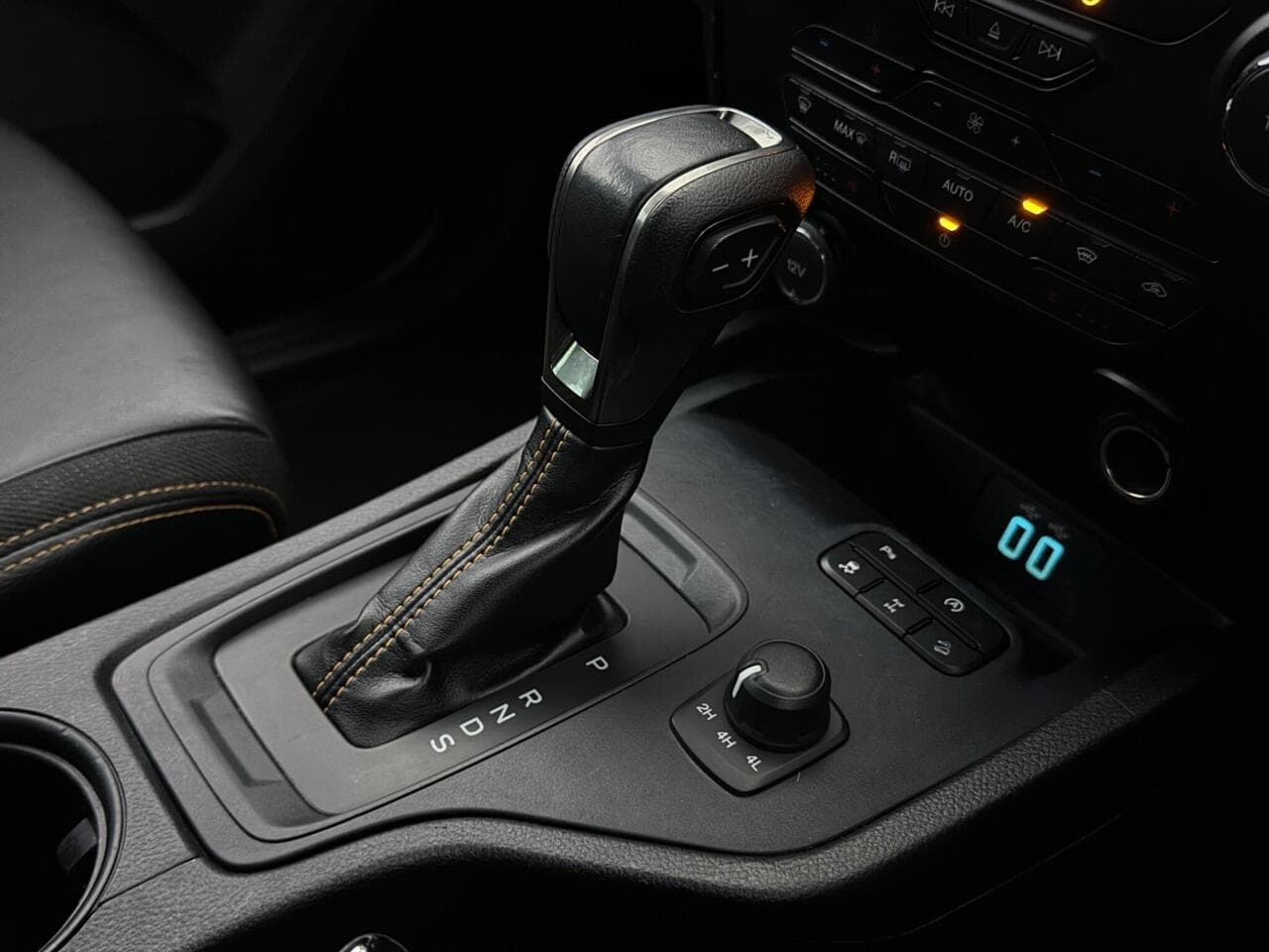 Ford Ranger thumbnail Interior Front
