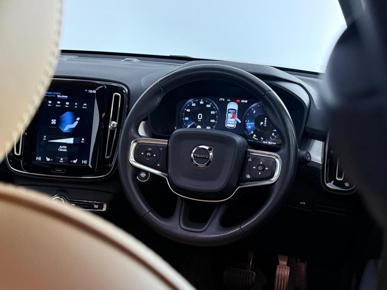 Volvo XC40 thumbnail Steering Wheel