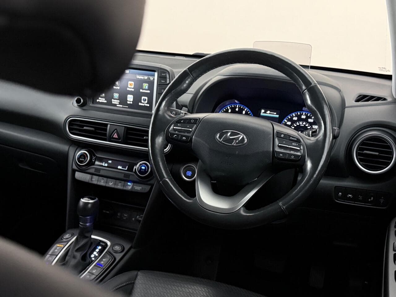 Hyundai KONA thumbnail Interior Front