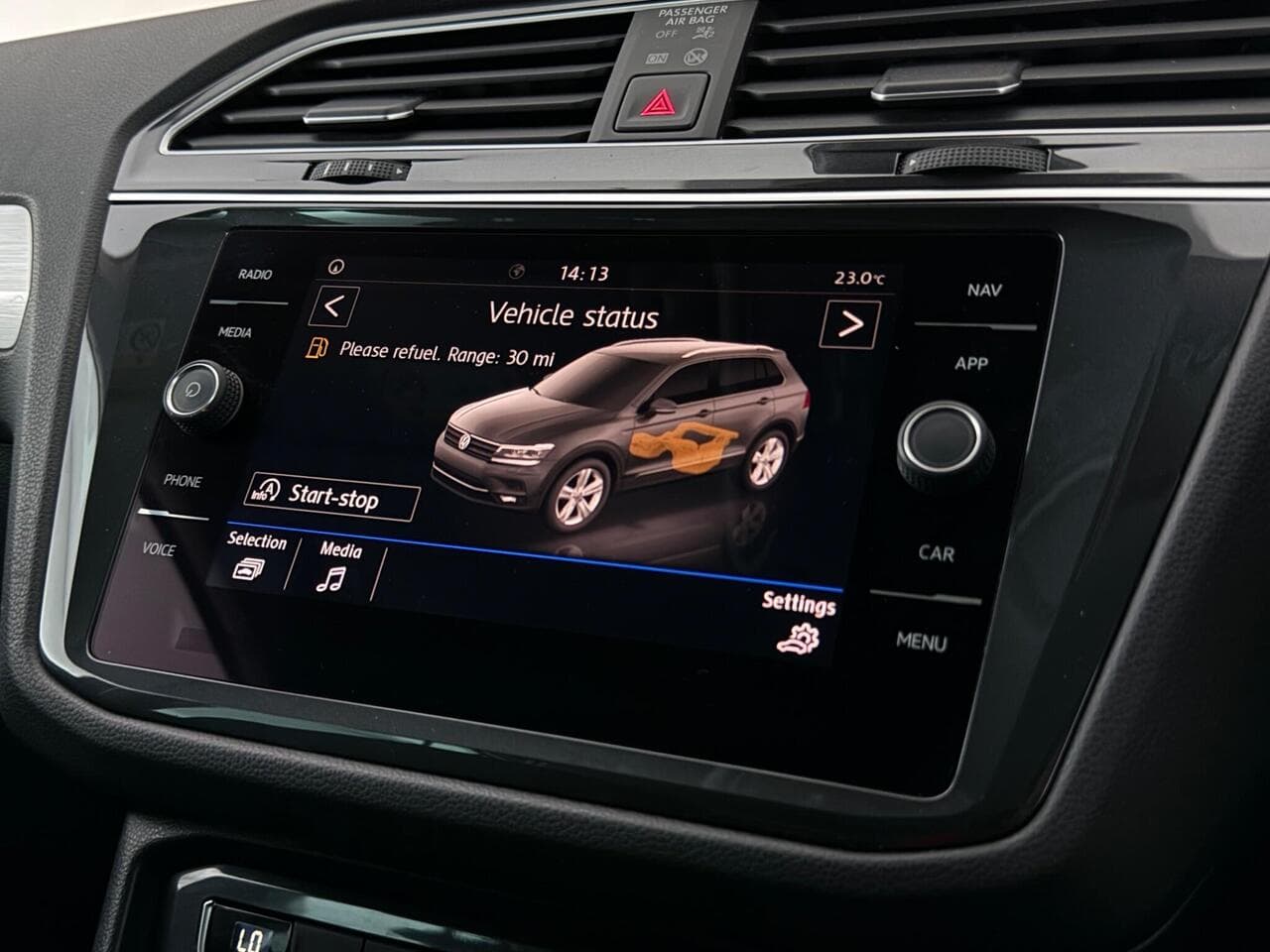 Volkswagen Tiguan thumbnail Infotainment System