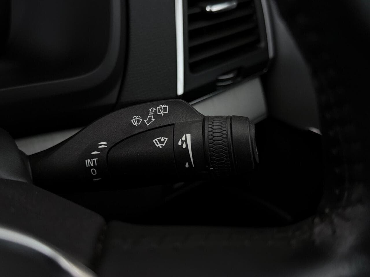 Volvo XC90 thumbnail Misc Controls