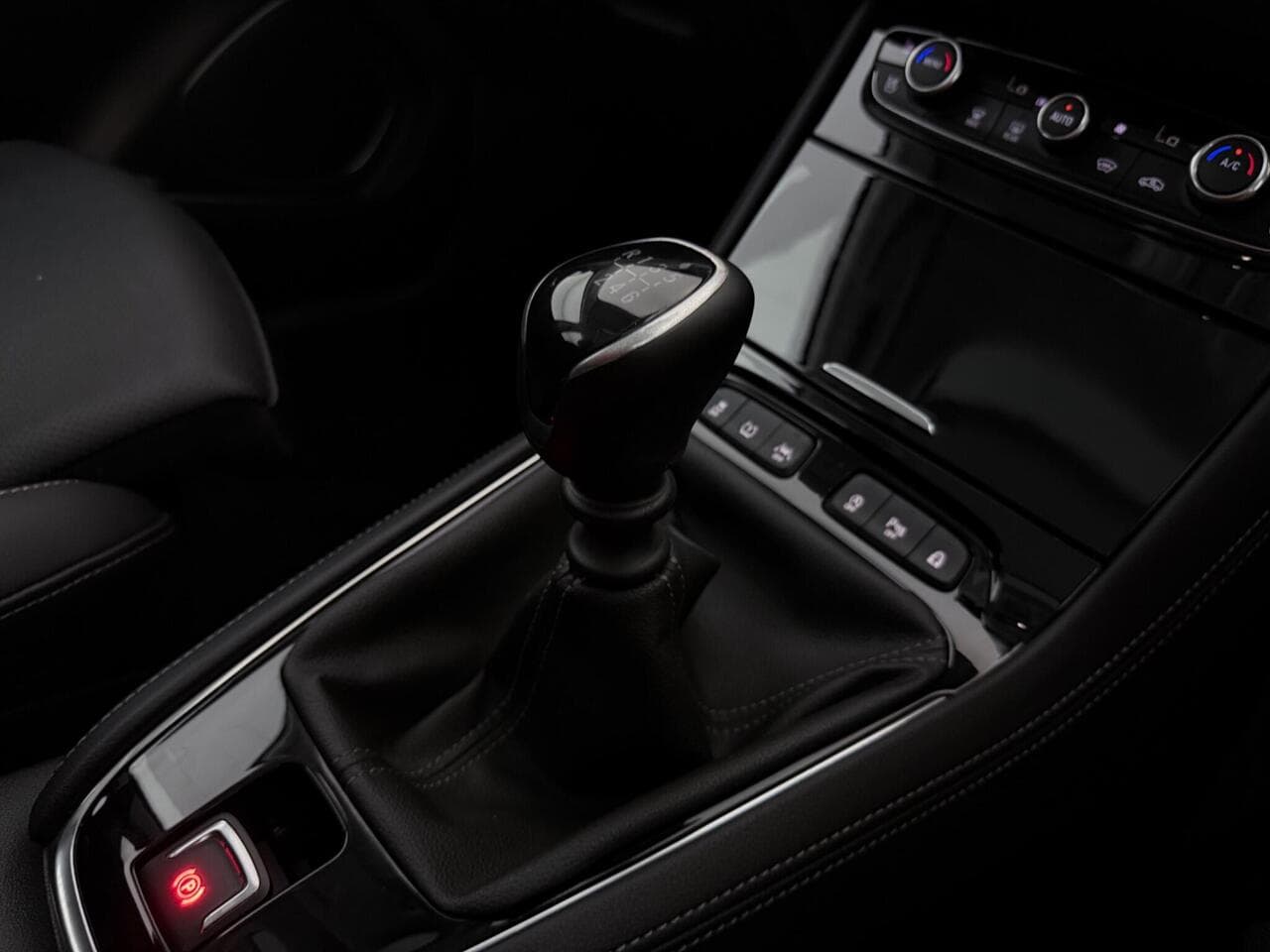 Vauxhall Grandland X thumbnail Interior Front