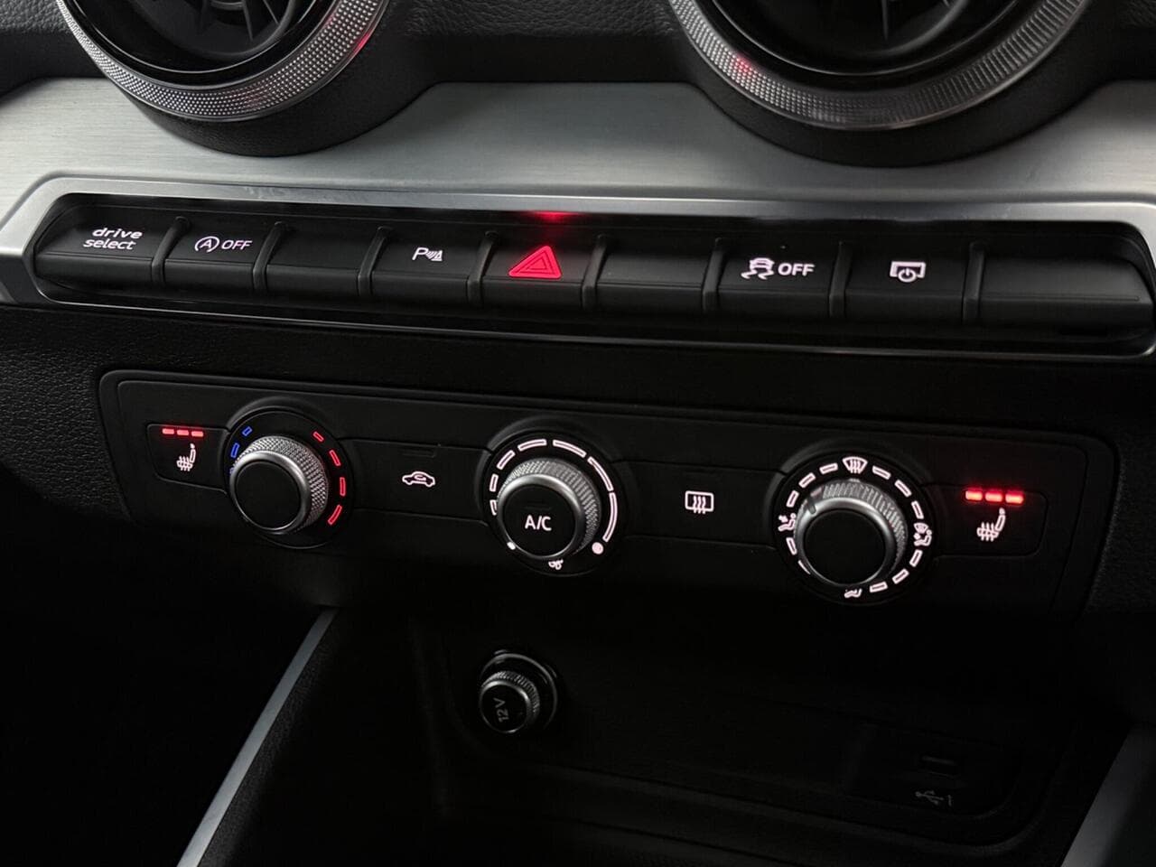 Audi Q2 thumbnail Misc Controls