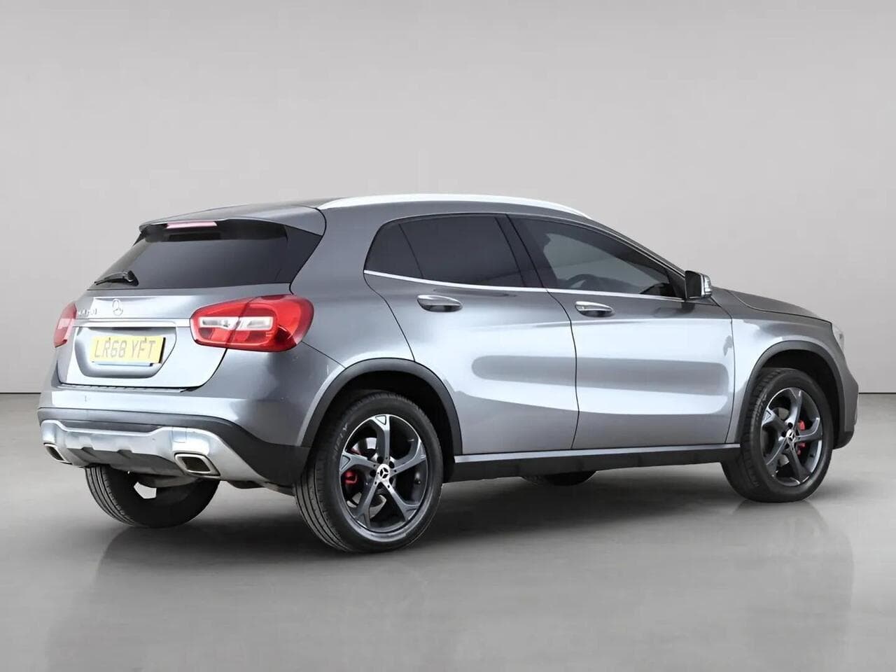 Mercedes-Benz GLA thumbnail Rear Right