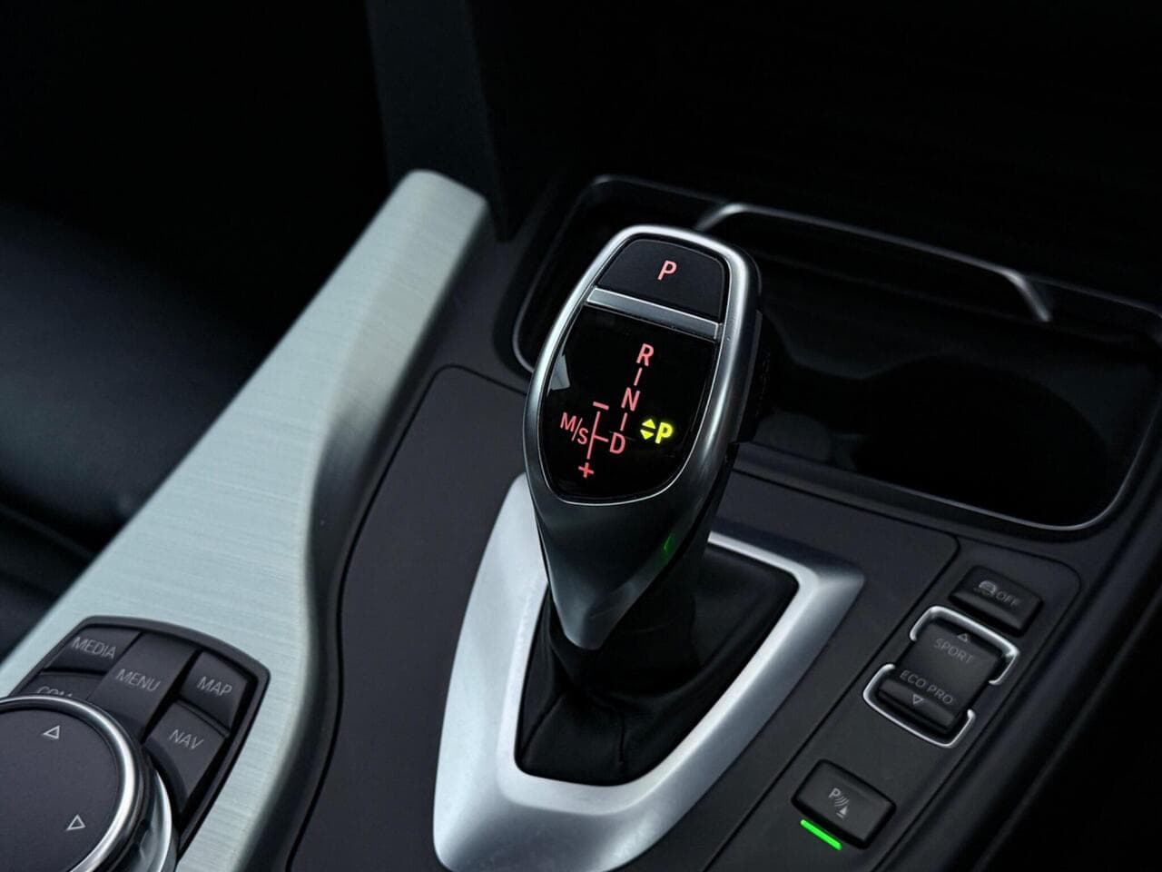 BMW 4 Series thumbnail Interior Front