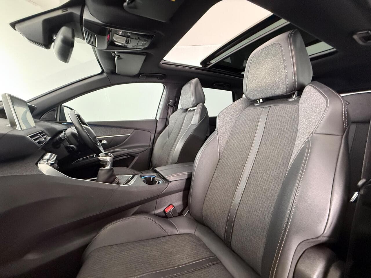 Peugeot 5008 thumbnail Seat Front Passenger