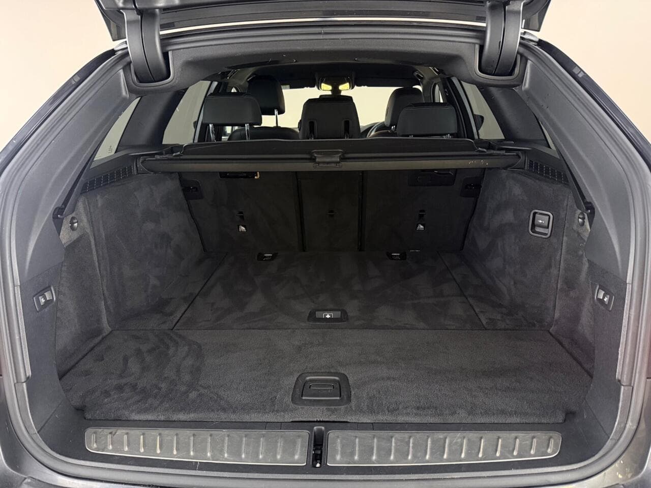 BMW 5 Series thumbnail Boot