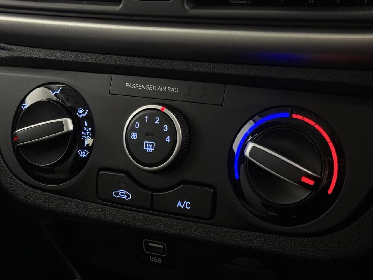 Hyundai i10 thumbnail Misc Controls